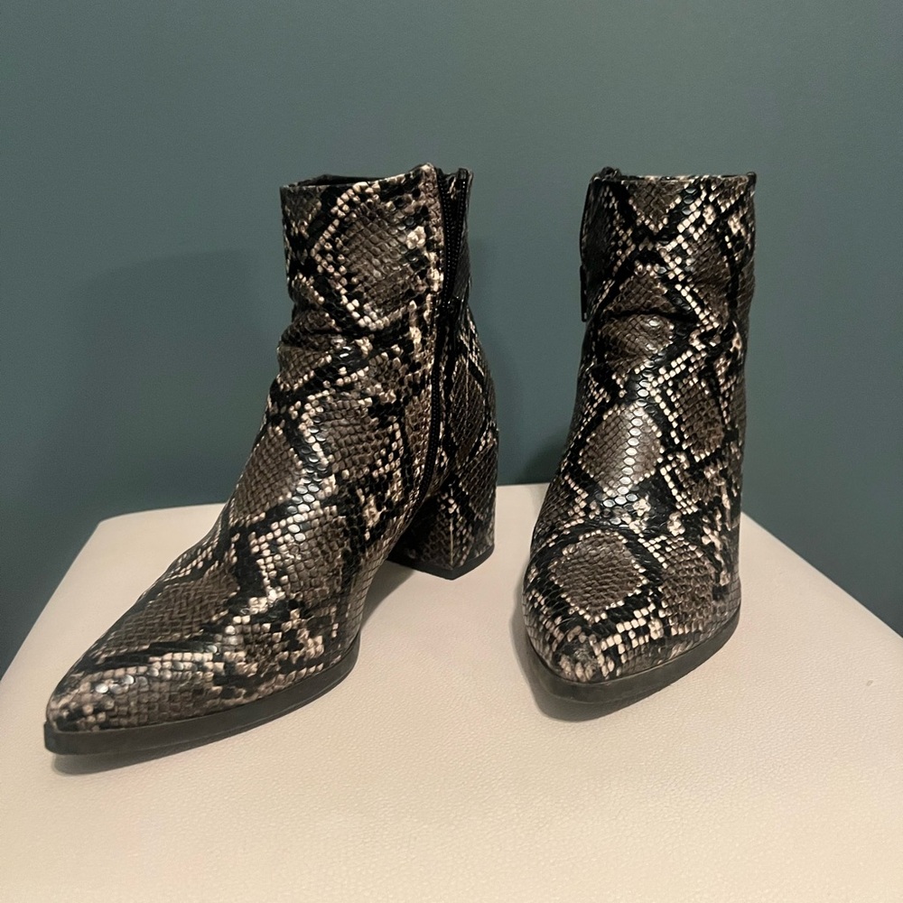 Madden Girl Snake Skin Boots 6.5